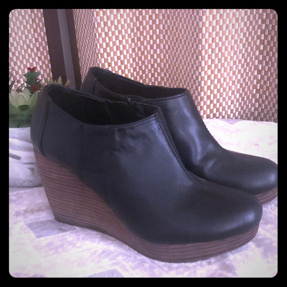 De scholls work wedge booties size 7